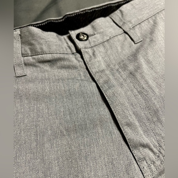Men’s Volcom Chino Short Size 30 - Picture 2 of 5